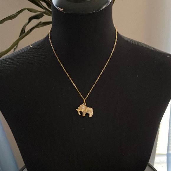 FabulouslyFitted | Pearl & Gold Elephant Charm Necklace - Picture 3 of 4